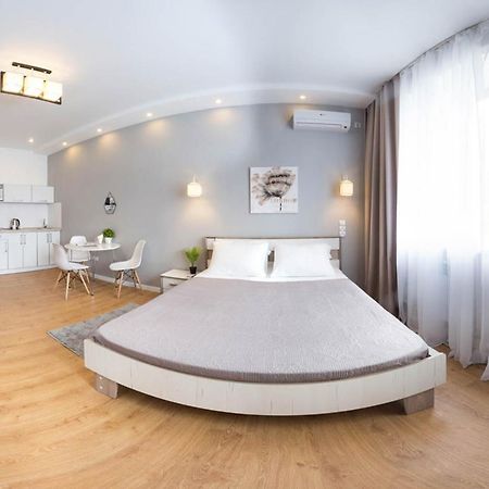 Lux Studio Near Metro Yaroslava Mudroho, Universytet - Chernyshevska Str 95-4 Харків Екстер'єр фото